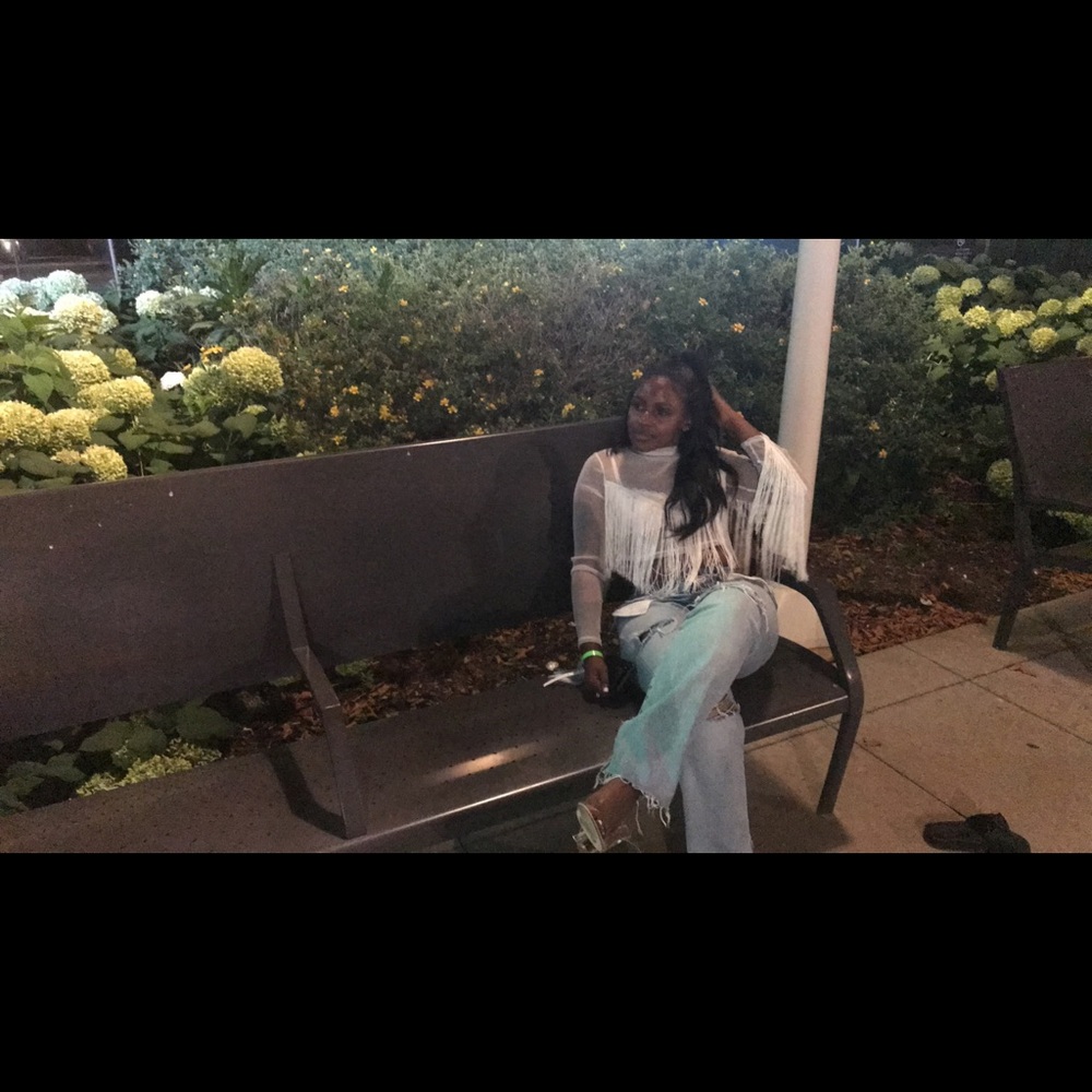 Meet your Posher, Rolisha